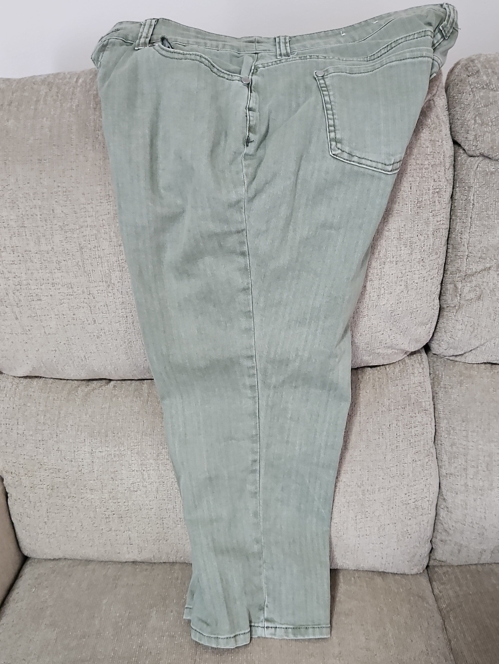 Christopher & Banks Sage Green Women's Capris